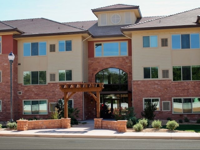 The Village at Heritage Court in Saint George, UT - Foto de edificio