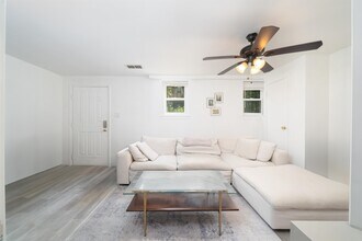 364 1st St in Jersey City, NJ - Building Photo - Building Photo