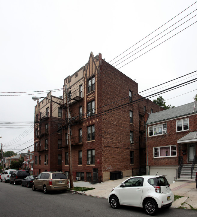 43-39 158th St in Flushing, NY - Foto de edificio