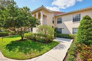 109 Tuscana Ct in Naples, FL - Building Photo