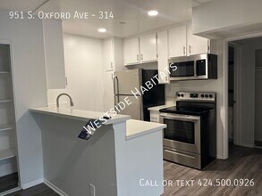 951 Oxford Ave in Los Angeles, CA - Building Photo - Building Photo