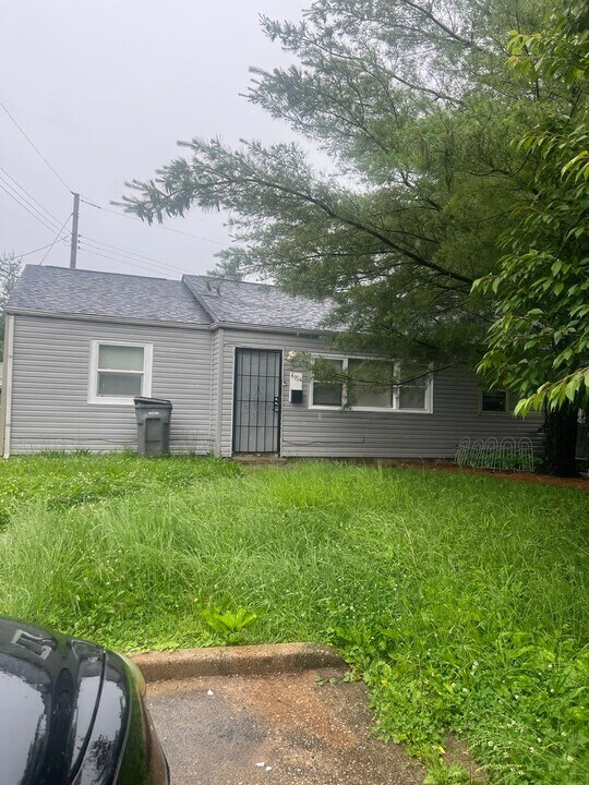 6154 Commodore Dr in Indianapolis, IN - Building Photo