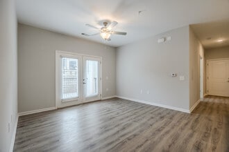 Fairview Terrace in Ellenwood, GA - Foto de edificio - Interior Photo
