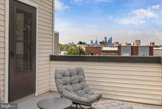 412 Sepviva St in Philadelphia, PA - Building Photo - Building Photo