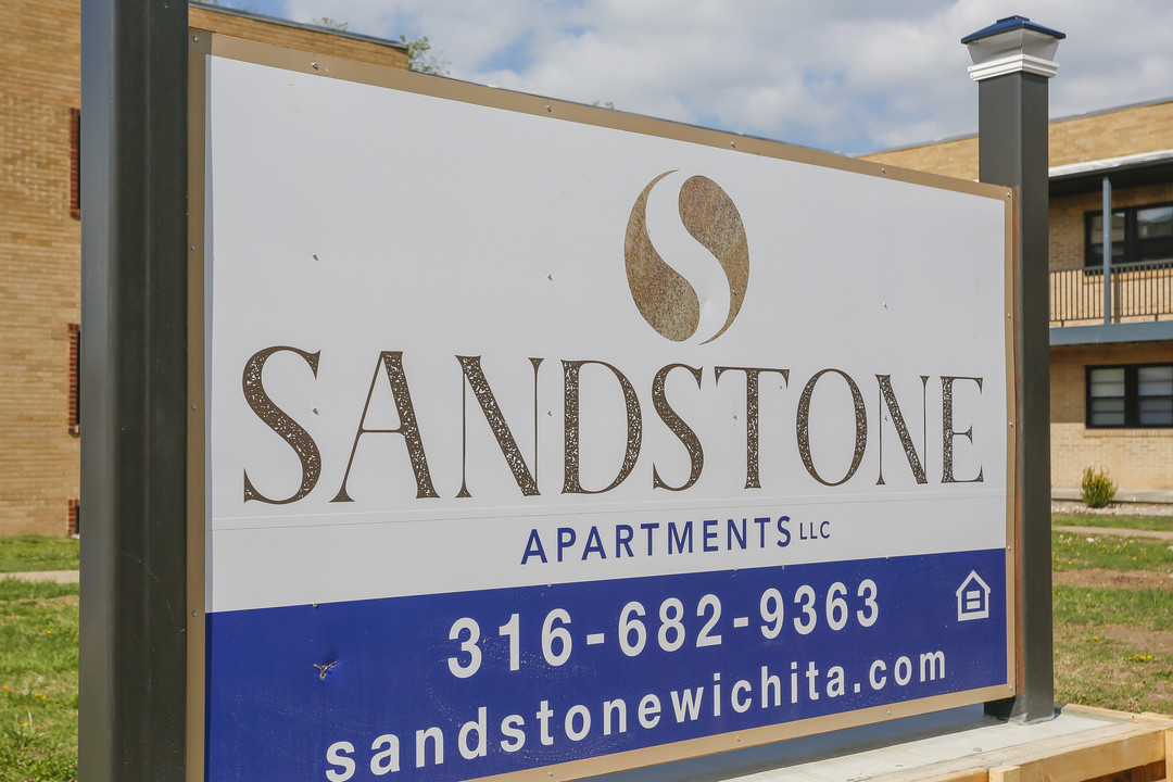 Sandstone Apartments in Wichita, KS - Foto de edificio