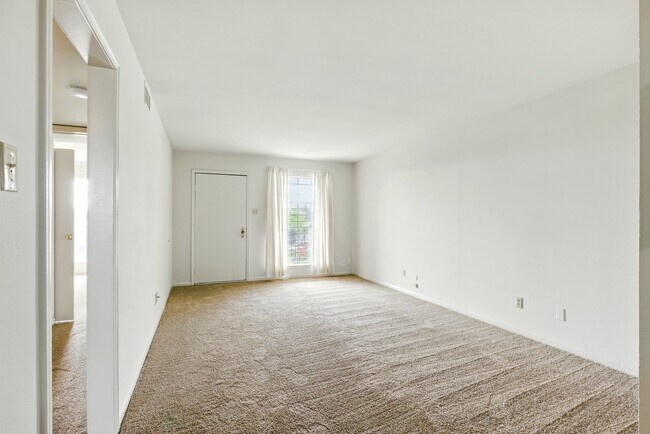 Hollock Square in Houston, TX - Building Photo - Building Photo