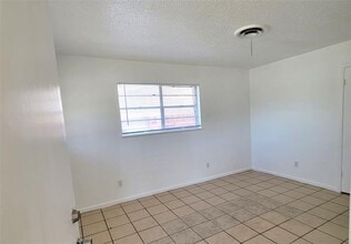 1528 W Elm St in Denison, TX - Building Photo - Building Photo