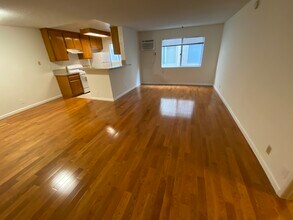 11825 Courtleigh Dr in Los Angeles, CA - Building Photo - Building Photo