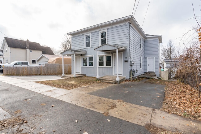 741 Griffin St, Unit 741 in Watertown, NY - Foto de edificio - Building Photo