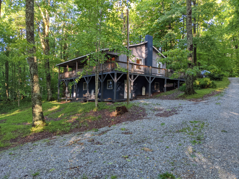 361 Chestnut Knob Trl in Blowing Rock, NC - Foto de edificio