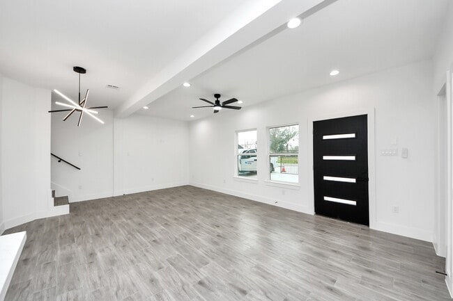 7412 Carver Rd