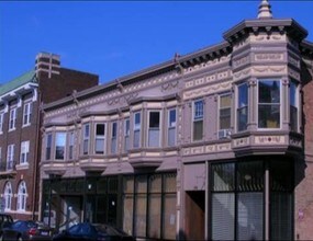 106 W Lexington Ave in Elkhart, IN - Foto de edificio - Building Photo