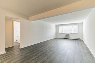 711 S Milwaukee Ave in Libertyville, IL - Building Photo - Building Photo