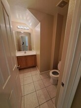 5300 Janero Way in Sacramento, CA - Foto de edificio - Building Photo