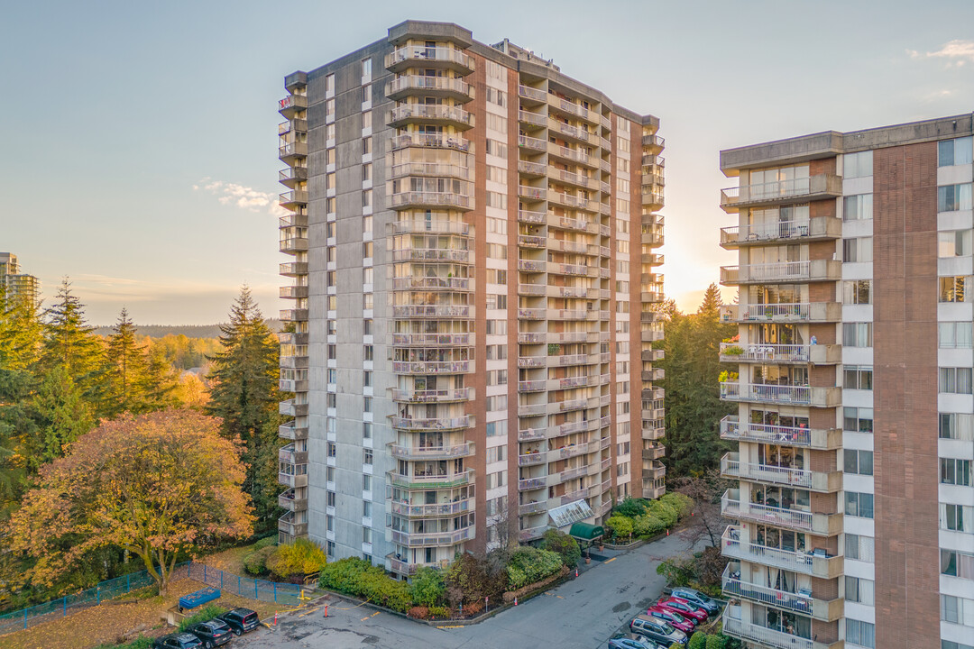 Capilano Building in North Vancouver, BC - Building Photo