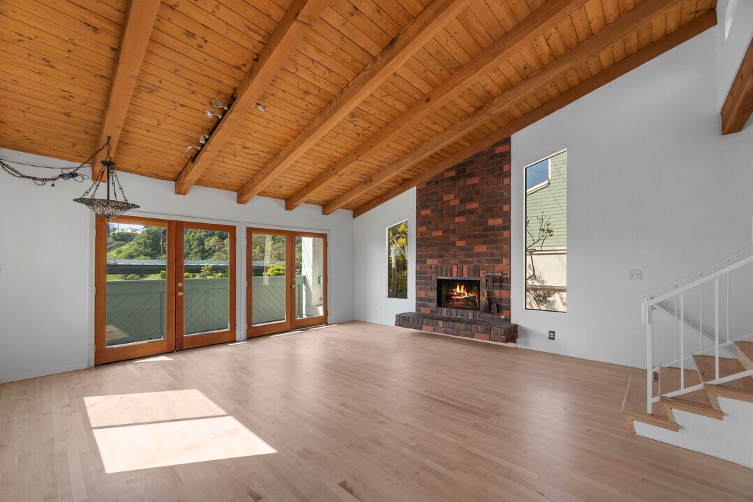 516 Rosecrans Ave in Manhattan Beach, CA - Building Photo