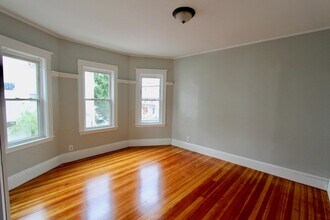 137 Pleasant St, Unit 1 in Boston, MA - Building Photo - Building Photo