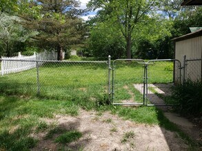 24694 Creekside Dr in Farmington Hills, MI - Building Photo - Building Photo