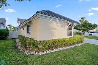 9937 NW 47th Terrace in Doral, FL - Building Photo - Building Photo