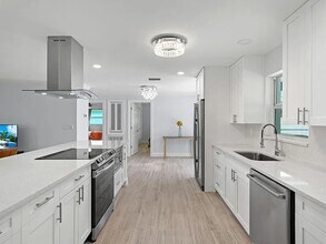 4526 SE 10th Ave in Cape Coral, FL - Building Photo - Building Photo