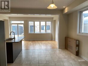 11 Keelson St in Welland, ON - Building Photo - Building Photo