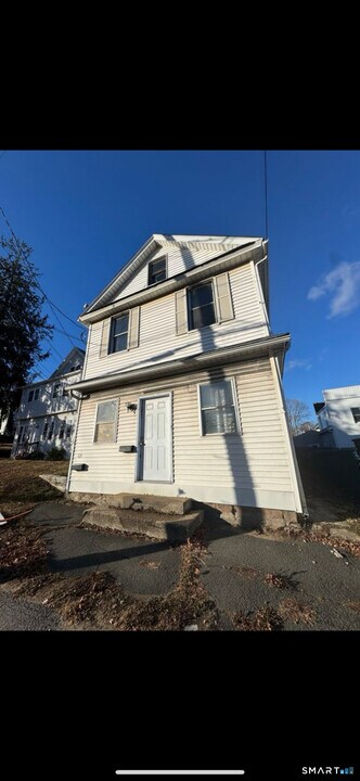 126 Main St in Plymouth, CT - Building Photo