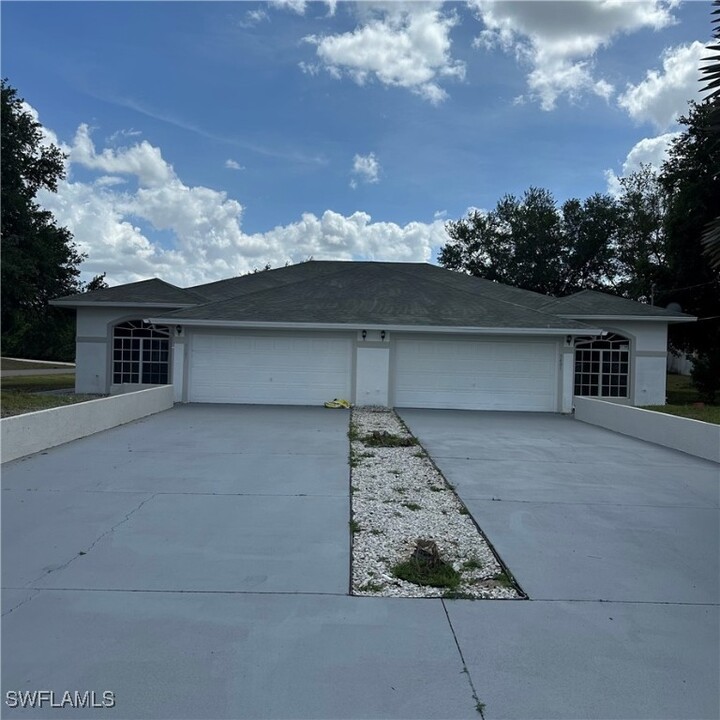5401 Banning St in Lehigh Acres, FL - Building Photo