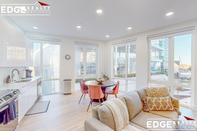 38 Hichborn St, Unit 505 in Boston, MA - Foto de edificio - Building Photo