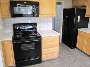 1431 W Elm St in Lodi, CA - Building Photo - Building Photo