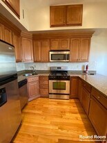 261 W 2nd St in Boston, MA - Building Photo