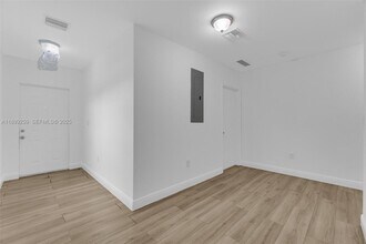 2176 NW 64th St in Miami, FL - Building Photo - Building Photo