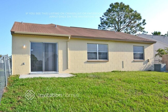 7813 Chaperon Ct in Tampa, FL - Foto de edificio - Building Photo