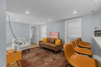 382 Spring St in Newport, RI - Building Photo - Building Photo