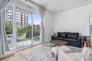 1372 Seymour St in Vancouver, BC - Building Photo