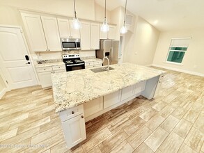 200 Eldron Blvd SE in Palm Bay, FL - Building Photo - Building Photo