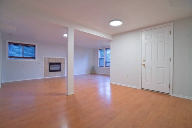 809 S Summit Ave, Unit 2BR