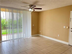 1150 Wildwood Lakes Blvd, Unit 8-108 in Naples, FL - Foto de edificio - Building Photo