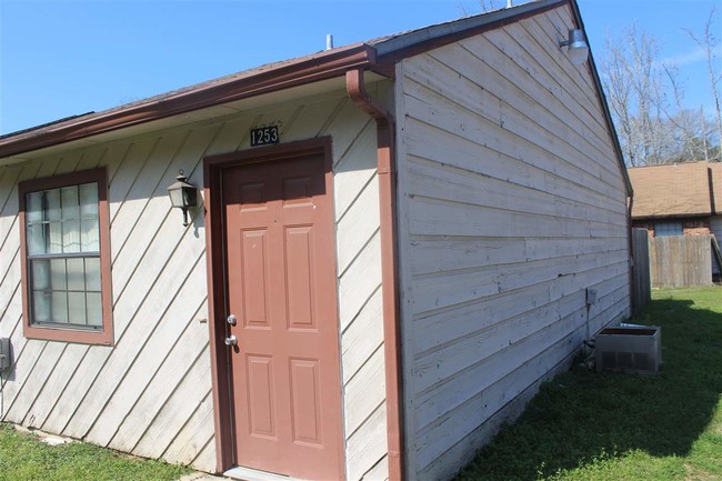 property at 1253 Continental Ct