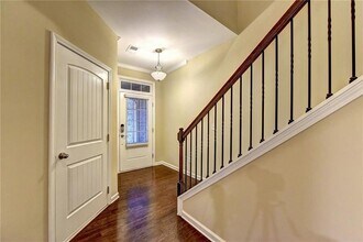 1075 Hampton Oaks Dr in Alpharetta, GA - Building Photo - Building Photo