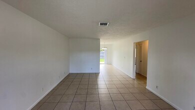 9221 W Highland Pines Dr in Palm Beach Gardens, FL - Building Photo - Building Photo