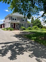 64 Foreside Rd, Unit 3A in Falmouth, ME - Building Photo