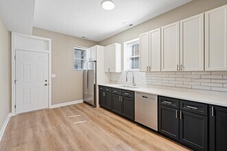 1756 W School St in Chicago, IL - Building Photo - Building Photo