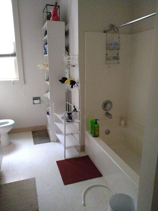 1429 West Bay Dr NW, Unit Ocean view house in Olympia, WA - Foto de edificio - Building Photo