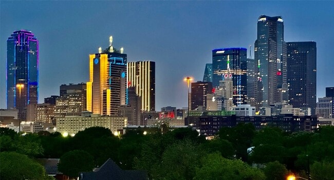 1880 Beaumont St in Dallas, TX - Building Photo - Building Photo