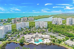 300 Dunes Blvd in Naples, FL - Building Photo