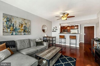 1020 N Highland St in Arlington, VA - Foto de edificio - Building Photo