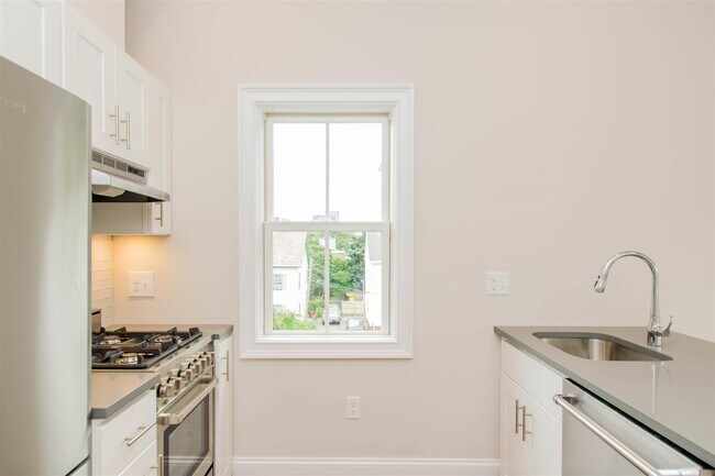 124 Columbia St, Unit 1