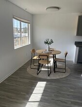 7308 Canby Ave, Unit 7 in Los Angeles, CA - Foto de edificio - Building Photo