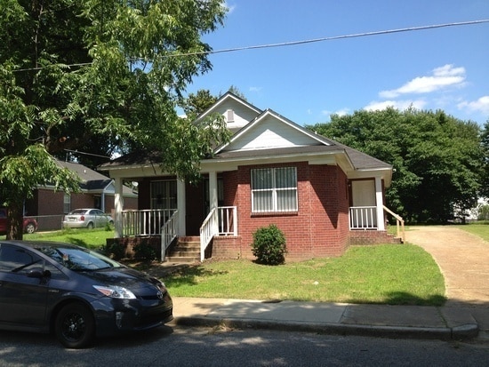 property at 1572 Victor St