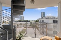 2335 Pine Tree Dr, Unit 601 in Miami Beach, FL - Foto de edificio - Building Photo